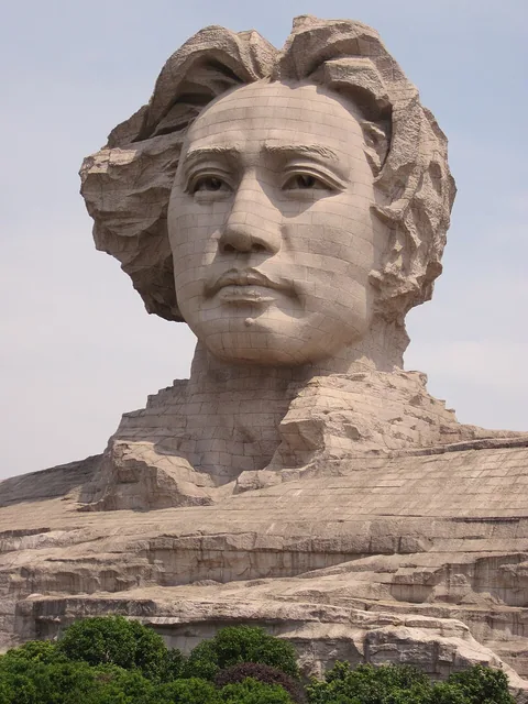 Statue du jeune Mao Zedong
