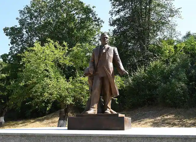 Statue d'Uzeyir Hadjibeyov (Choucha)