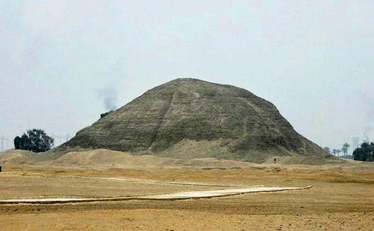 Pyramide de Hawara