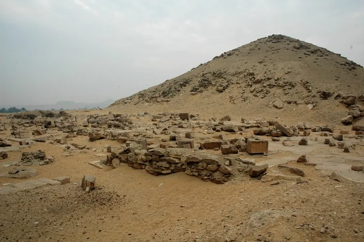 Pyramide de Djedkarê Isési