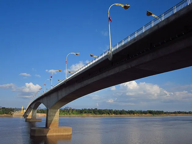 Troisième pont de l'amitié lao-thaïlandaise