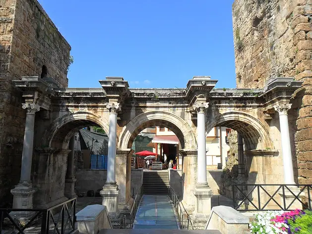 Porte d'Hadrien