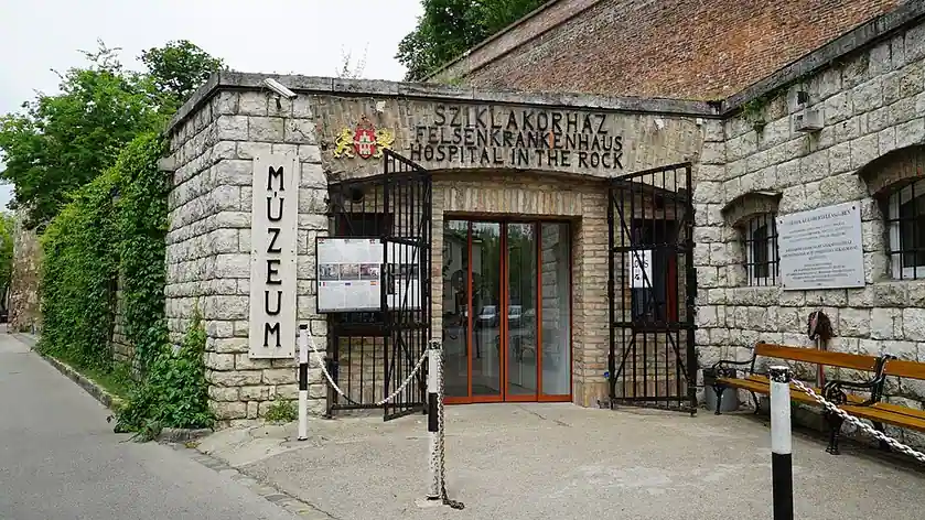 Musée de l'Hôpital dans le rocher et de l'Abri anti-atomique