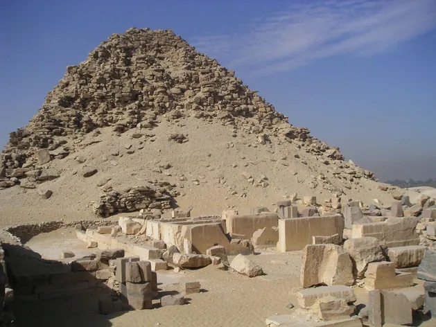 Pyramide de Sahourê