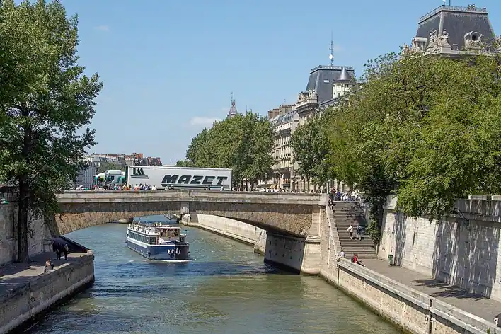 Petit pont Cardinal-Lustiger