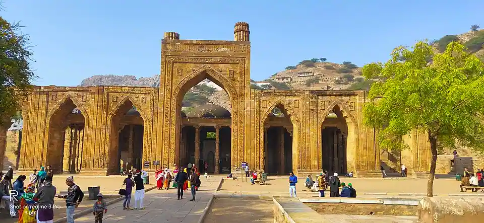 Adhai Din Ka Jhonpra