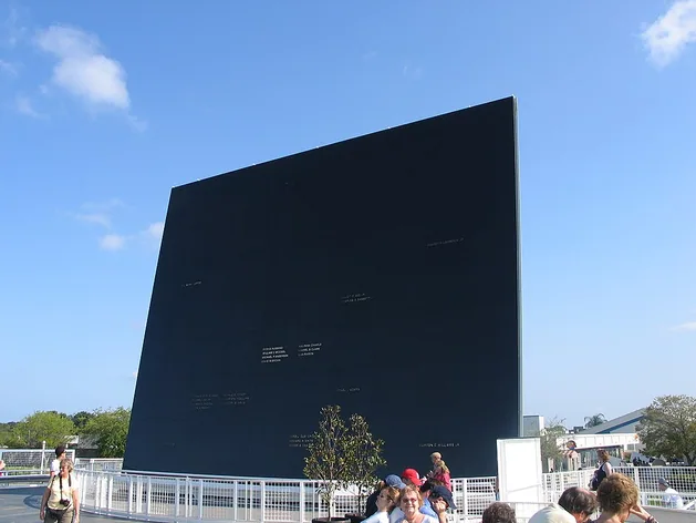 Space Mirror Memorial