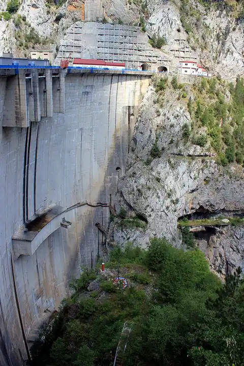 Barrage de Mratinje