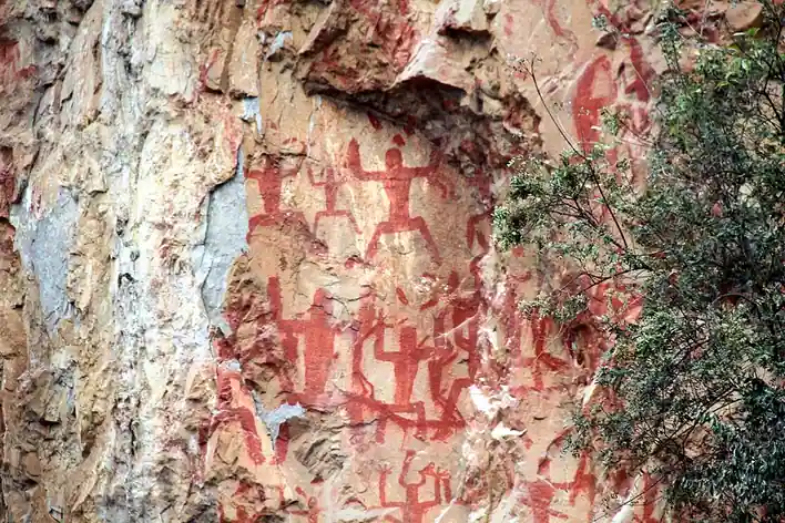 Peintures rupestres du mont Hua