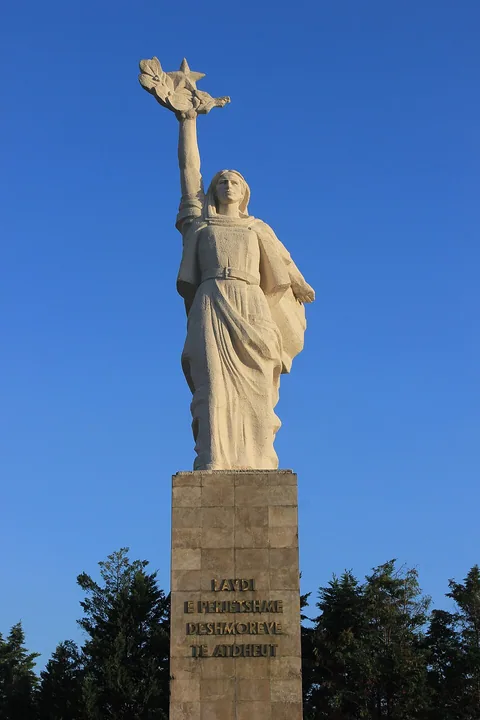 Mère Albanie