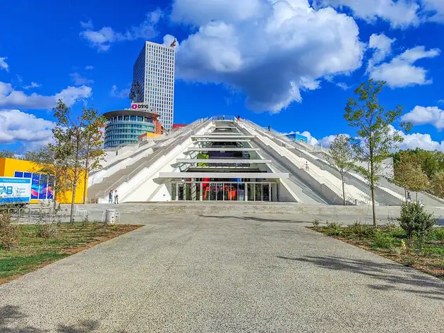Pyramide de Tirana