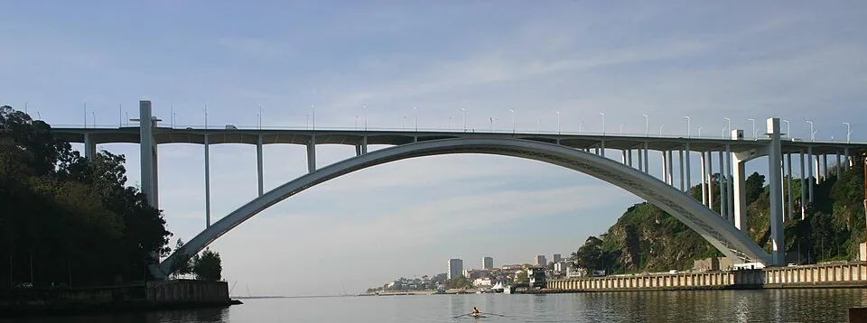 Arrábida Bridge