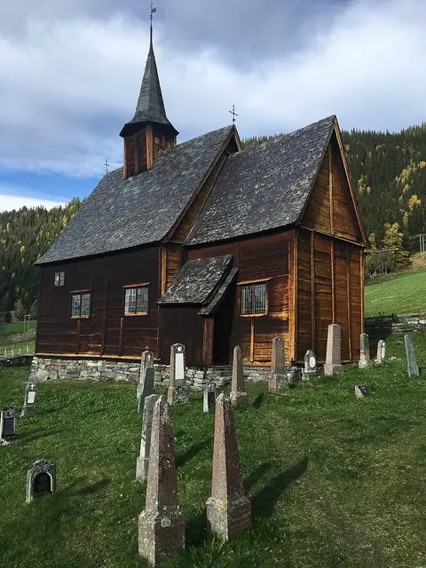 Stavkirke de Lomen