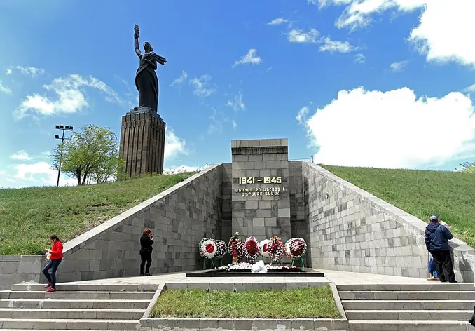 Mother Armenia, Gyumri
