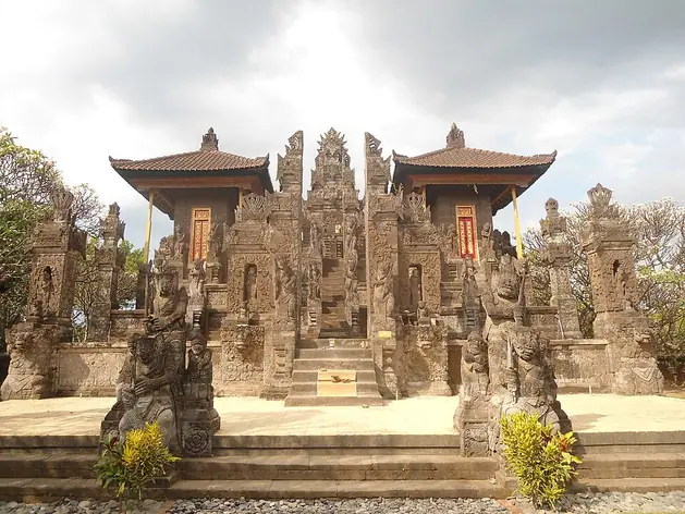 Pura Meduwe Karang