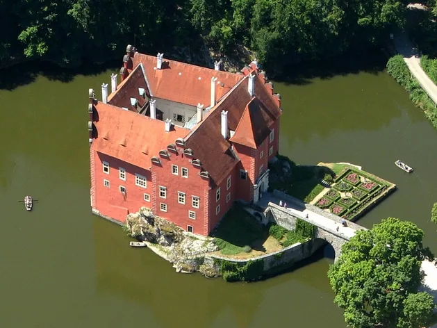 Červená Lhota Castle