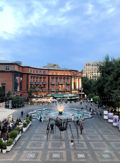 Place Charles-Aznavour