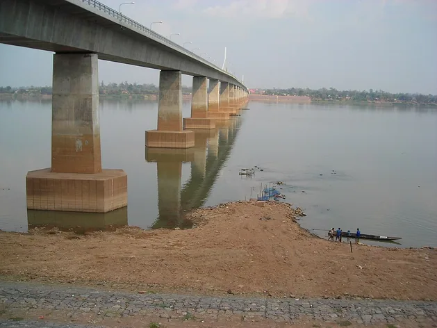 Deuxième pont de l'amitié lao-thaïlandaise
