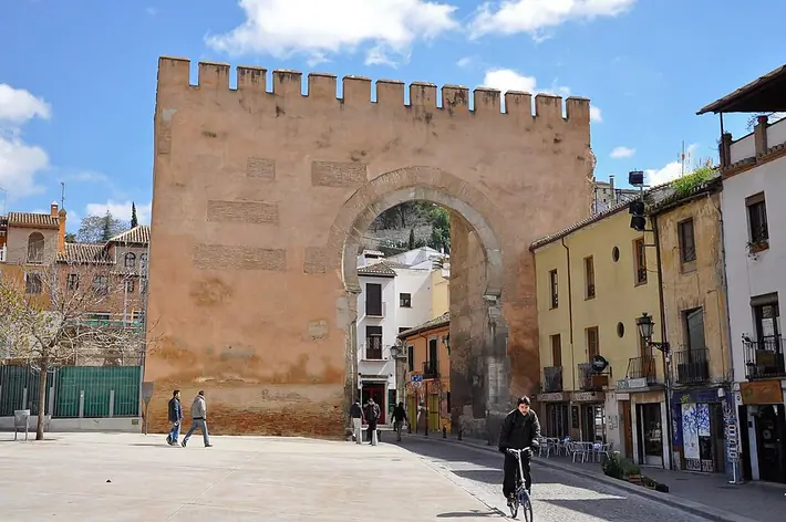 Porte d'Elvira