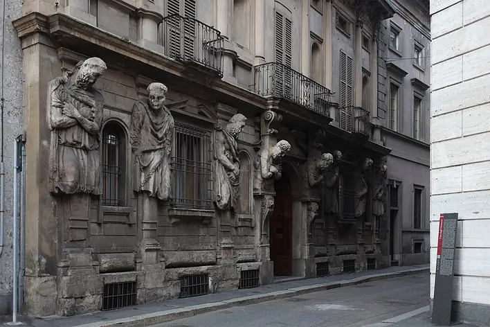 Casa degli Omenoni