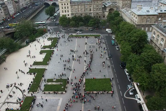 Parvis Notre-Dame - place Jean-Paul-II