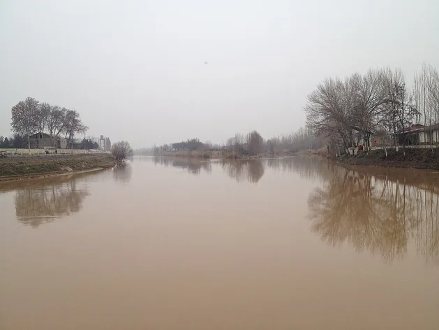 Grand canal de Farg'ona