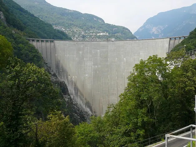 Barrage de Contra