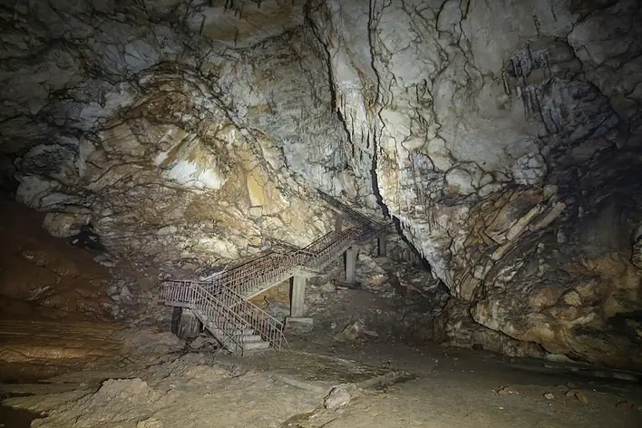 Grotte de Satsurblia