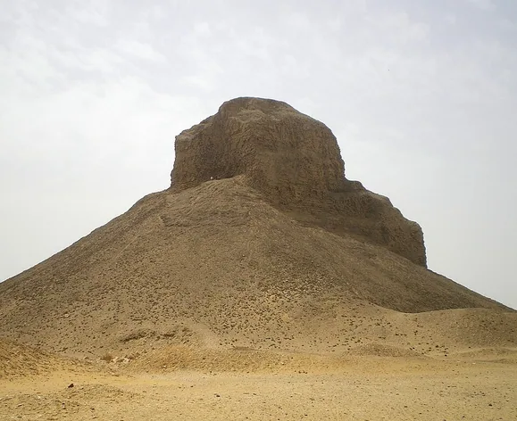Pyramide d'Amenemhat III