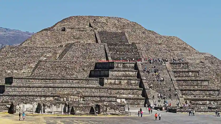 La Pyramide de la Lune