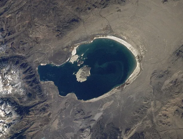 Lac Mono