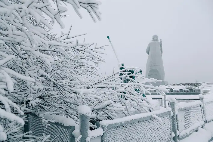 Monument aux défenseurs de l'Arctique soviétique pendant la Grande Guerre patriotique