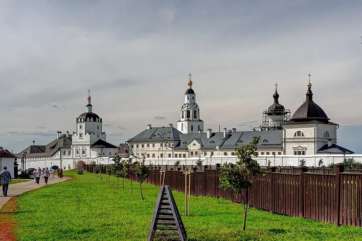 Monastère de la Dormition-de-la-Mère-de-Dieu à Sviajsk