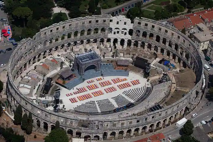 Amphithéâtre de Pula