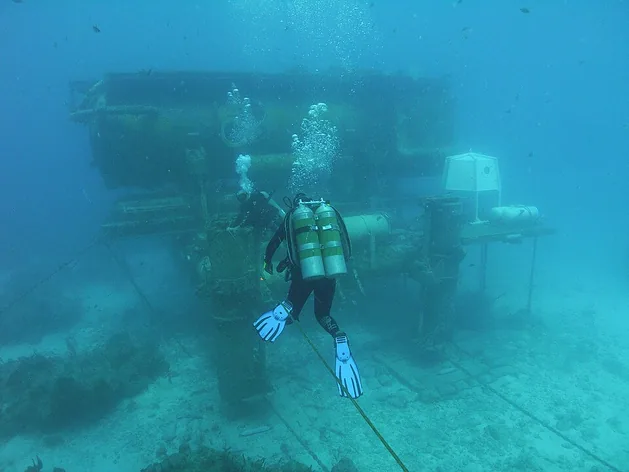 Aquarius Reef Base