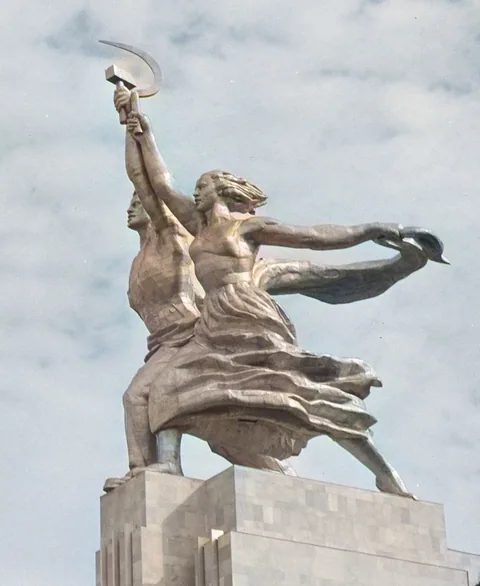 L'Ouvrier et la Kolkhozienne