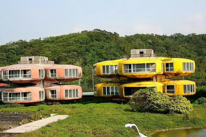 Sanzhi UFO houses