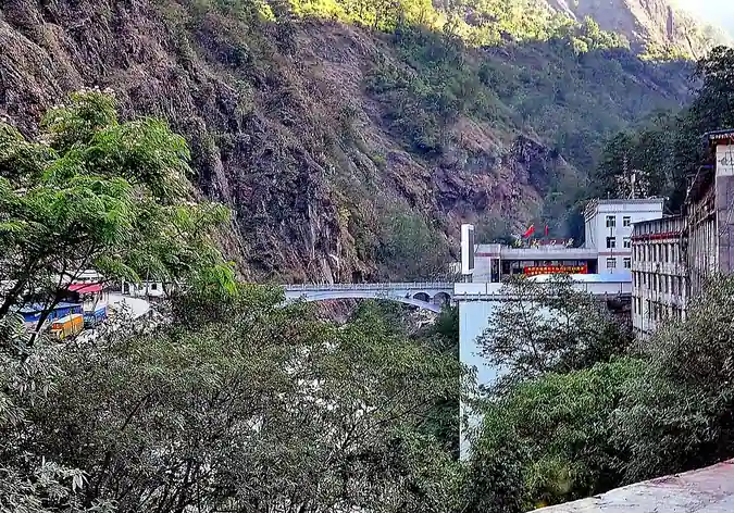 Pont de l'amitié sino-népalaise