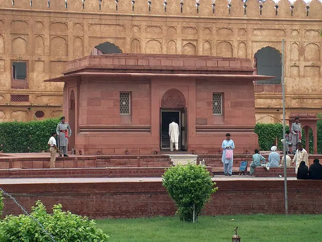 Tombe d'Allama Iqbal