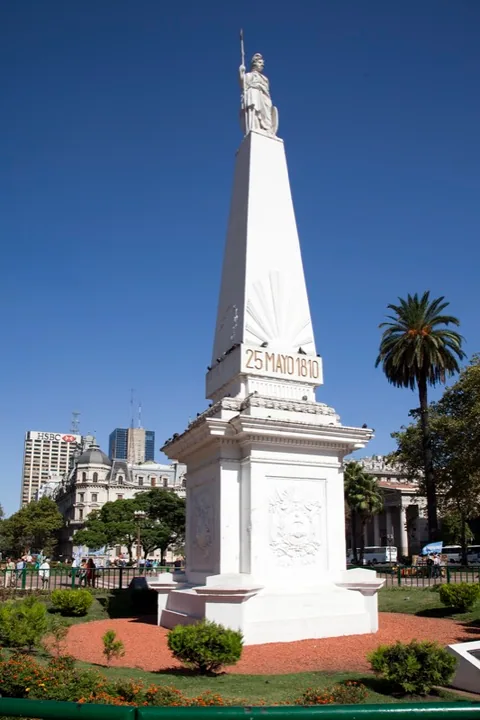 Pyramide de Mai