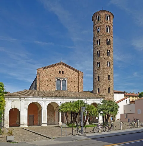 Basilique Saint-Apollinaire-le-Neuf