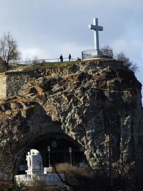 Église troglodyte Saint-Gérard