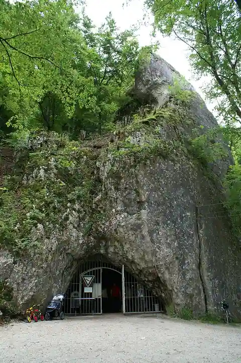 Hohle Fels