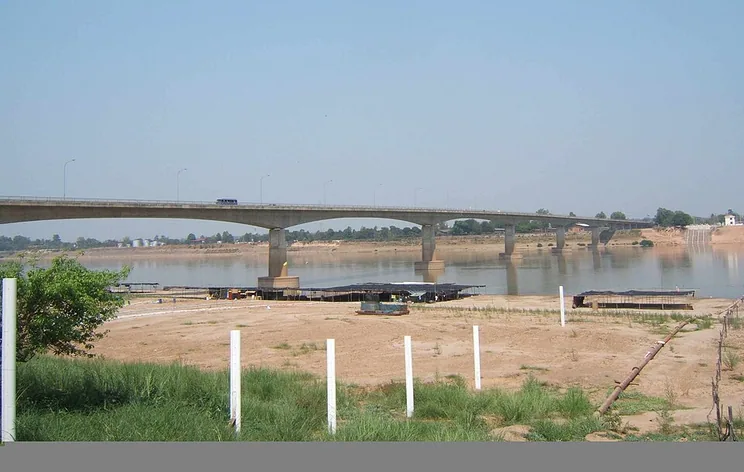 Pont de l'amitié lao-thaïlandaise