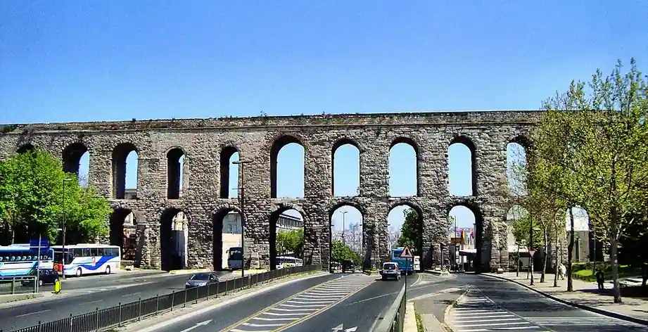 Aqueduc de Valens