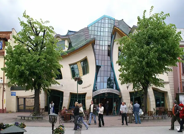 La Maison tordue